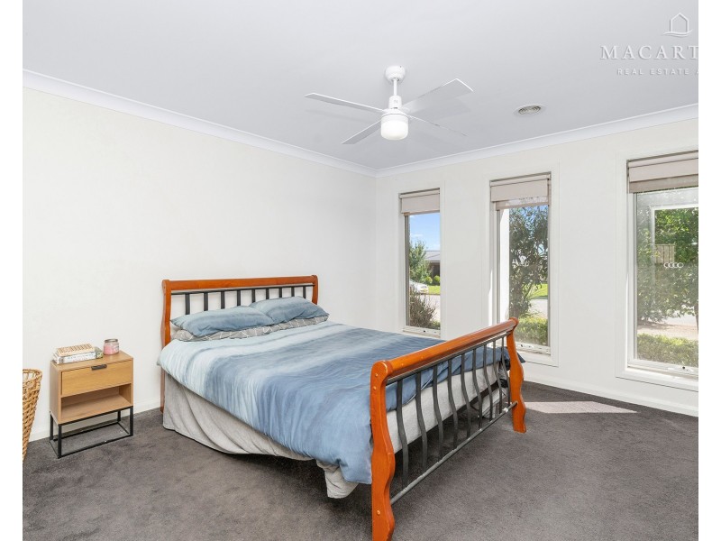 8 Morris Crescent, Gobbagombalin NSW 2650