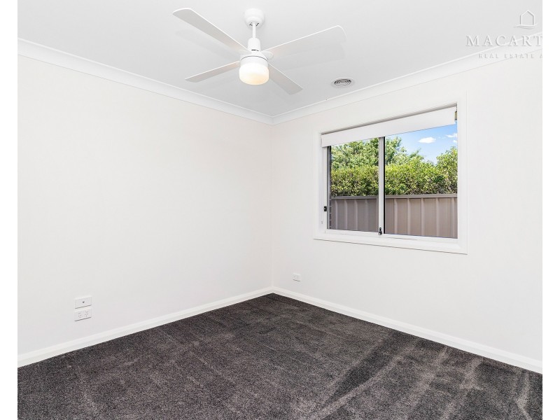 8 Morris Crescent, Gobbagombalin NSW 2650