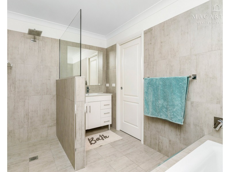 8 Morris Crescent, Gobbagombalin NSW 2650