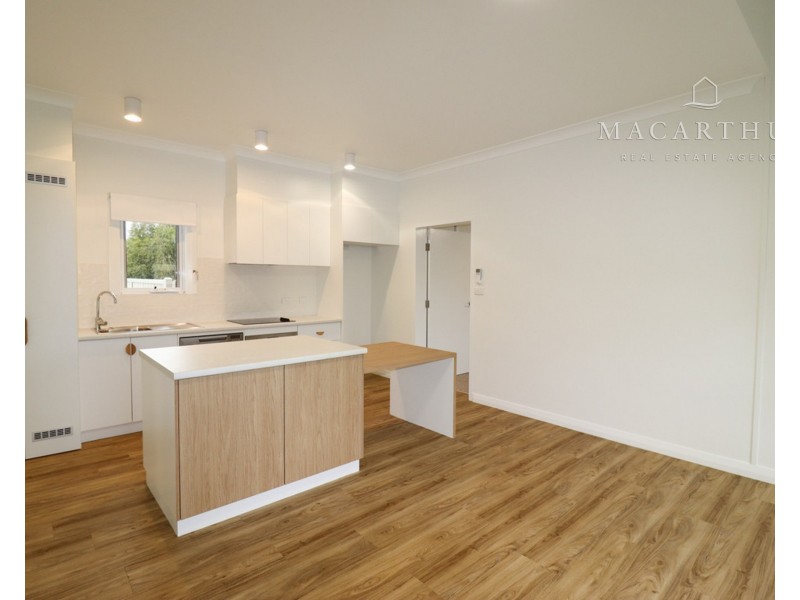 2/24 Monash Crescent, Mount Austin NSW 2650