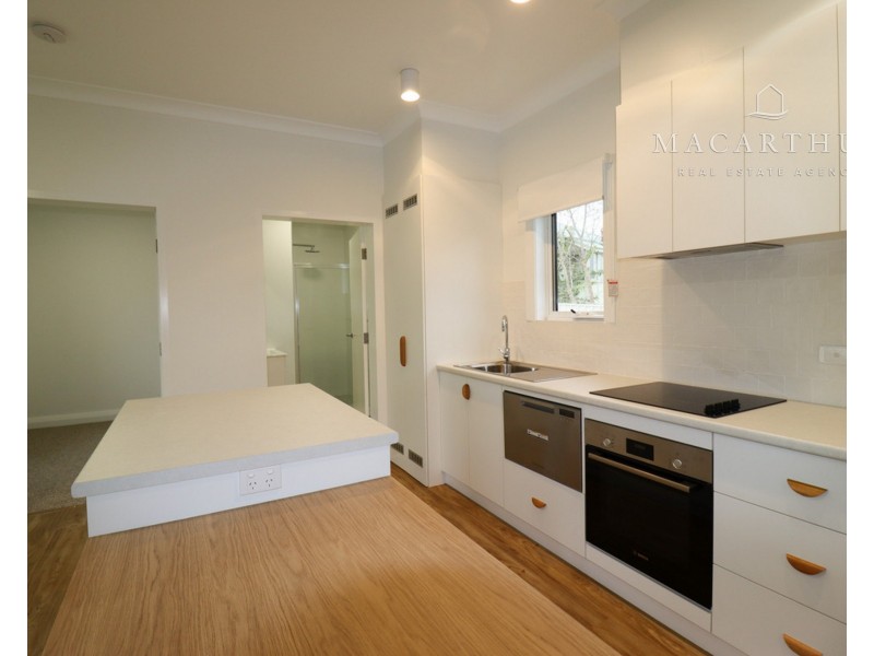 2/24 Monash Crescent, Mount Austin NSW 2650