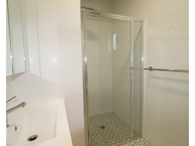 2/24 Monash Crescent, Mount Austin NSW 2650