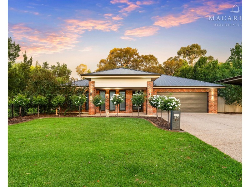 23 Plunkett Drive, Lake Albert NSW 2650