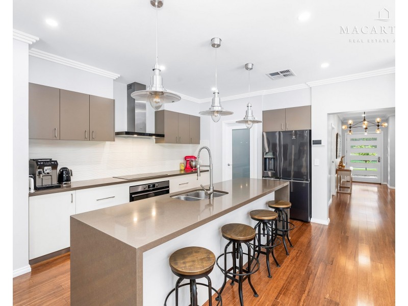 23 Plunkett Drive, Lake Albert NSW 2650