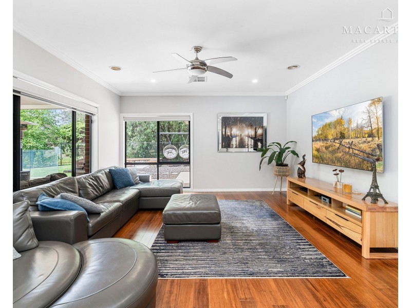23 Plunkett Drive, Lake Albert NSW 2650