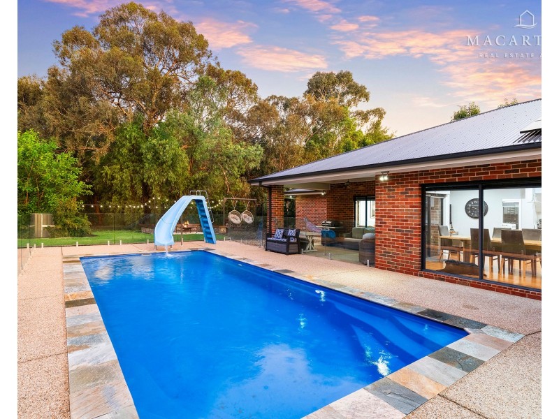 23 Plunkett Drive, Lake Albert NSW 2650