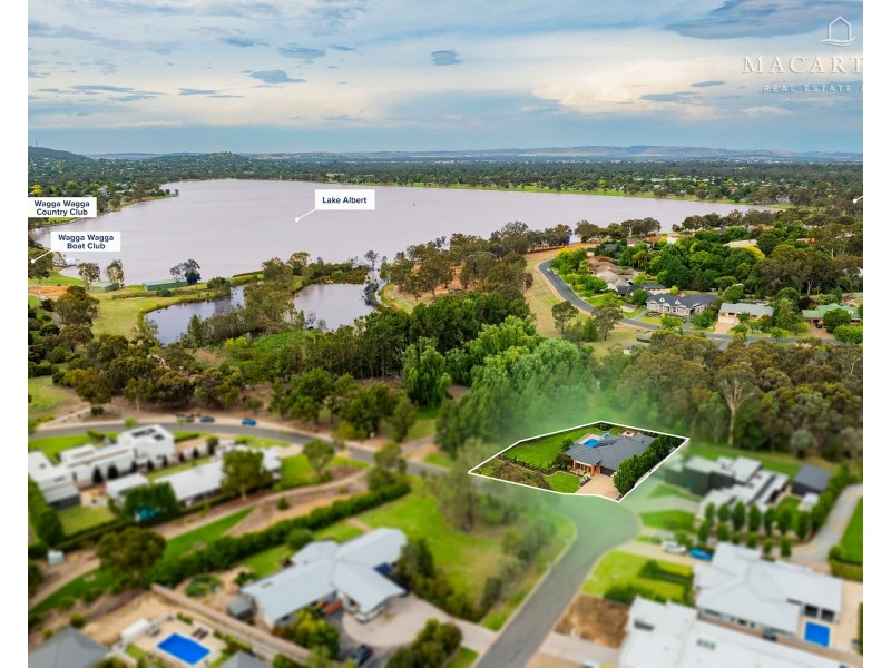 23 Plunkett Drive, Lake Albert NSW 2650