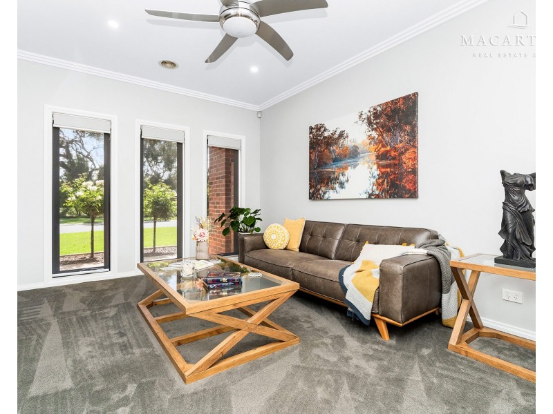 23 Plunkett Drive, Lake Albert NSW 2650