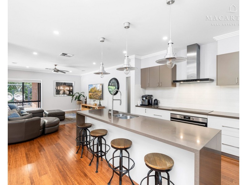 23 Plunkett Drive, Lake Albert NSW 2650