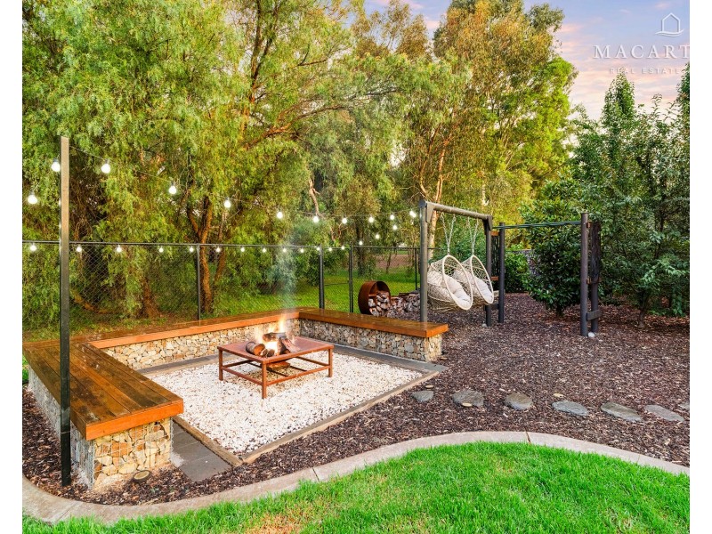 23 Plunkett Drive, Lake Albert NSW 2650