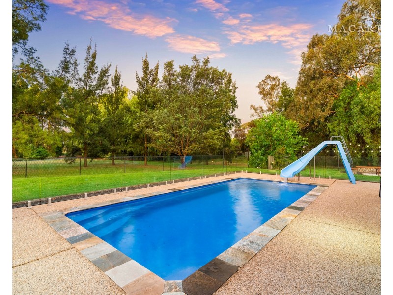 23 Plunkett Drive, Lake Albert NSW 2650