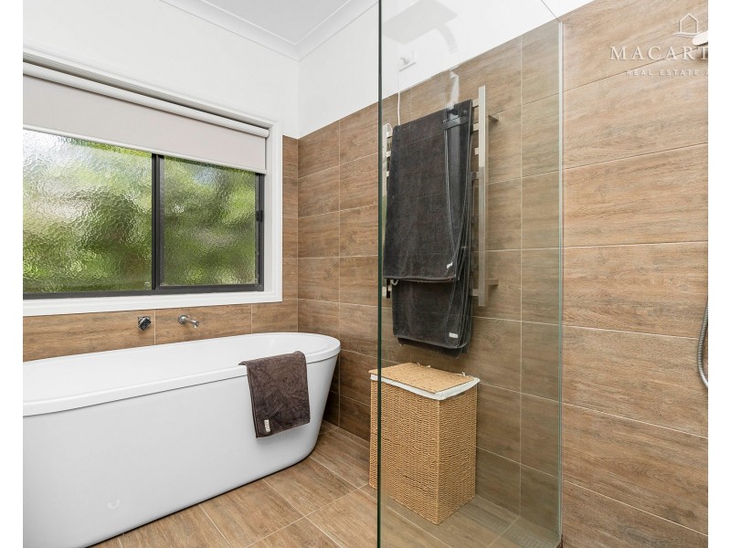 23 Plunkett Drive, Lake Albert NSW 2650