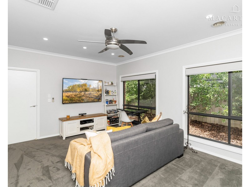 23 Plunkett Drive, Lake Albert NSW 2650