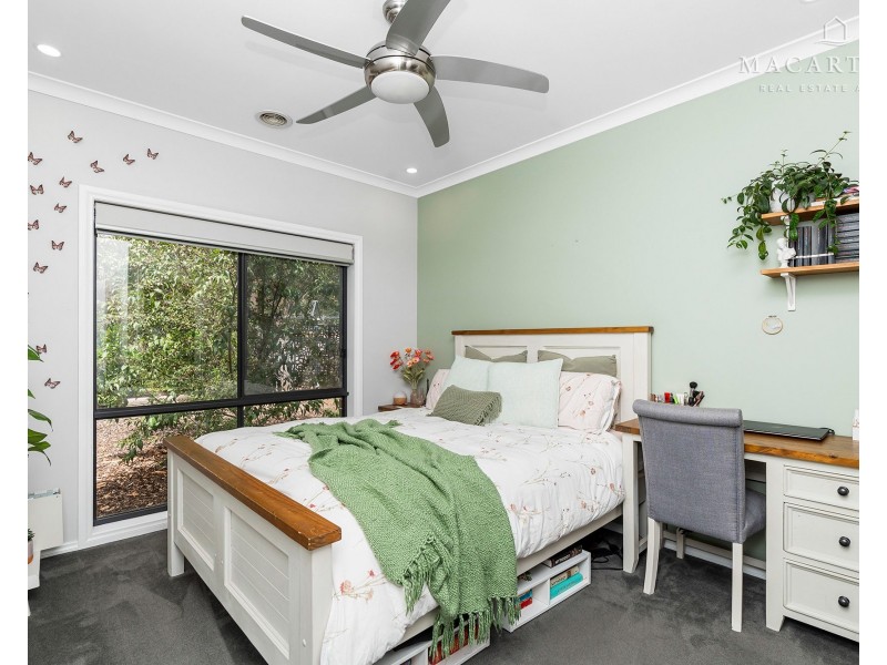 23 Plunkett Drive, Lake Albert NSW 2650