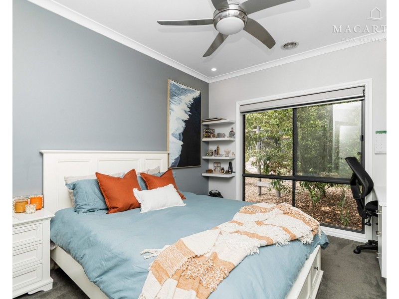 23 Plunkett Drive, Lake Albert NSW 2650