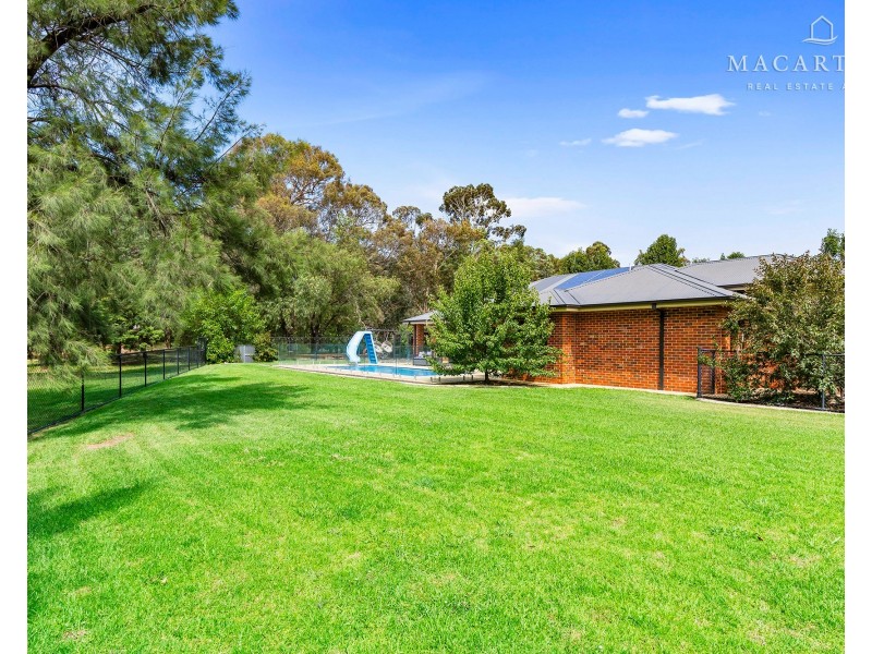 23 Plunkett Drive, Lake Albert NSW 2650