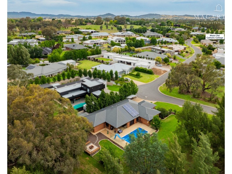 23 Plunkett Drive, Lake Albert NSW 2650