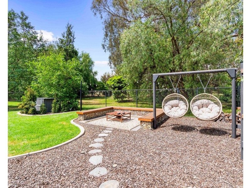 23 Plunkett Drive, Lake Albert NSW 2650