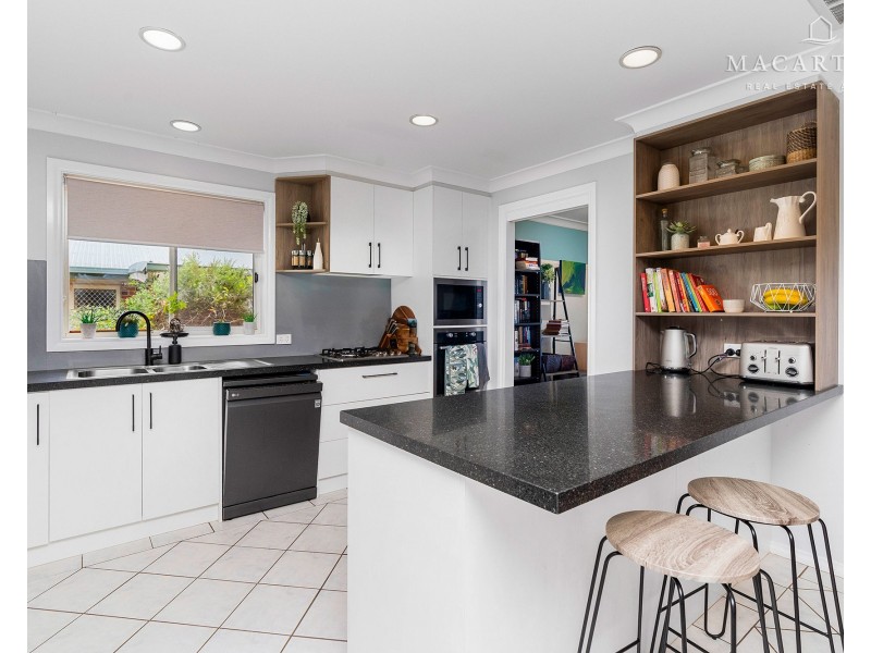 4 Lamilla Street, Glenfield Park NSW 2650