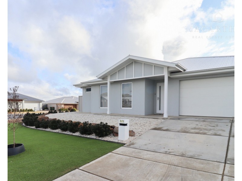 1/1 Barralong Way, Gobbagombalin NSW 2650