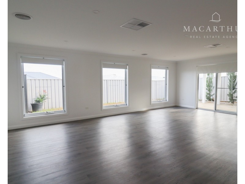 1/1 Barralong Way, Gobbagombalin NSW 2650