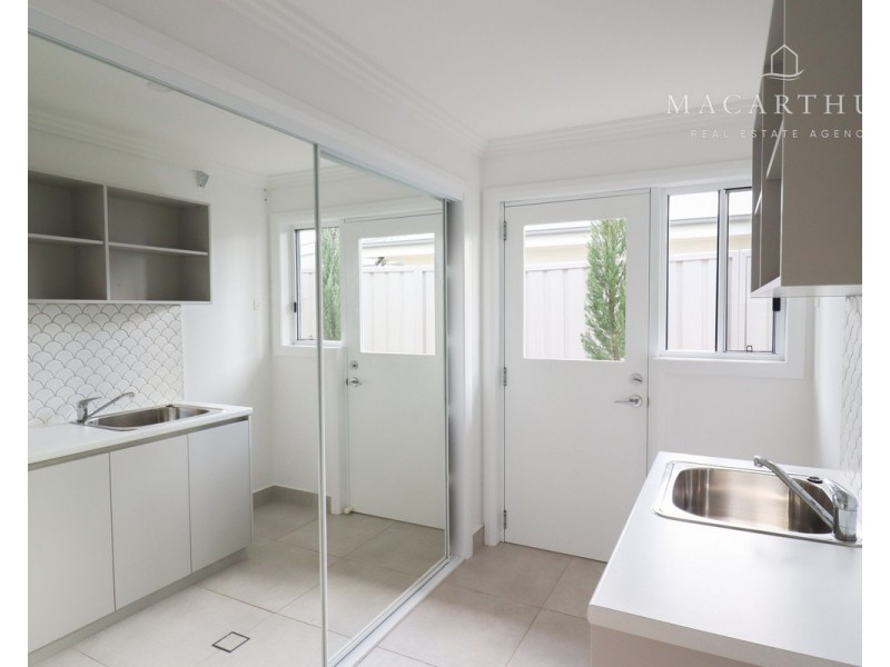 1/1 Barralong Way, Gobbagombalin NSW 2650