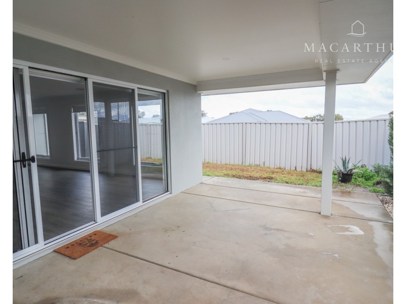 1/1 Barralong Way, Gobbagombalin NSW 2650