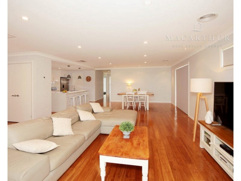 19 Cootamundra Boulevard, Gobbagombalin NSW 2650