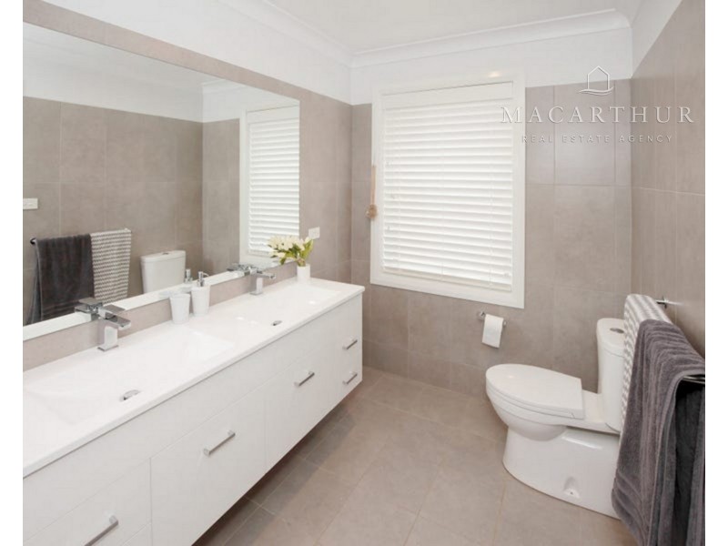 19 Cootamundra Boulevard, Gobbagombalin NSW 2650