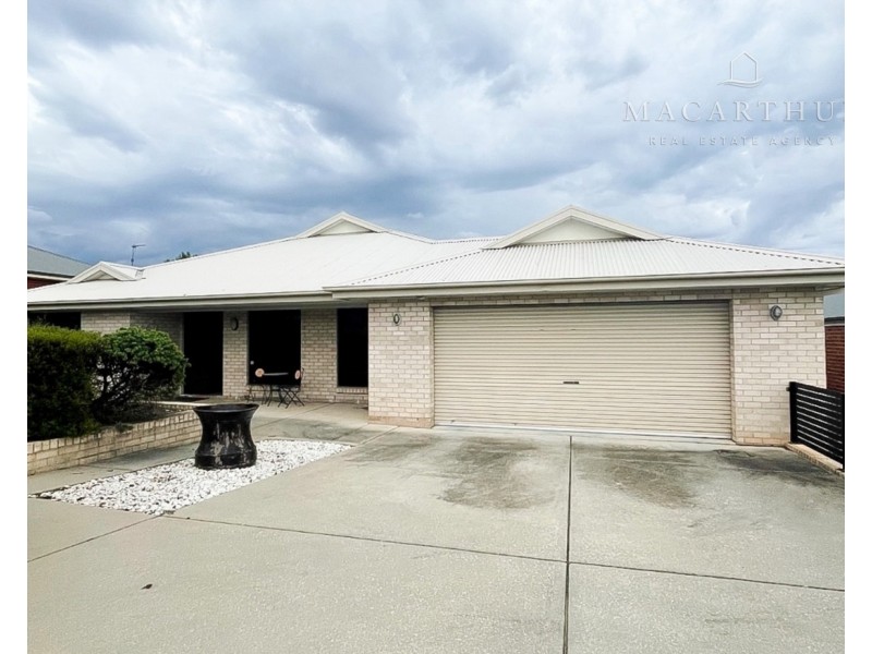 18 Yanko Crescent, Bourkelands NSW 2650