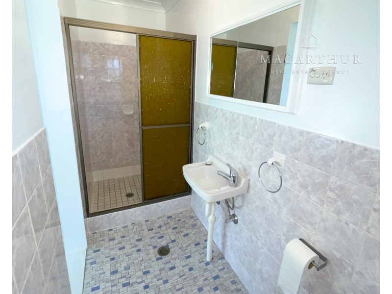 34 Main Street, Lake Albert NSW 2650