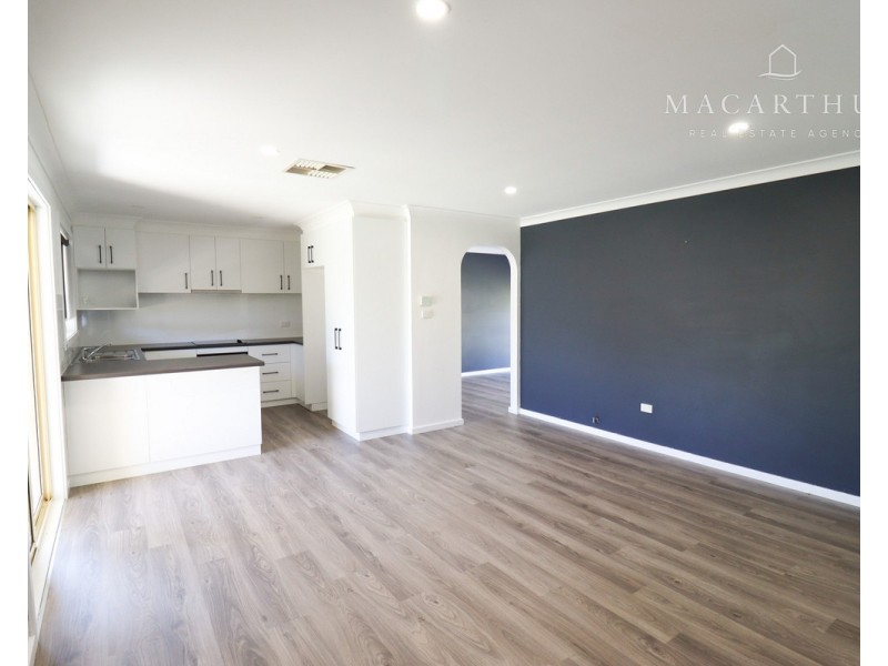 77 Dalman Parkway, Glenfield Park NSW 2650