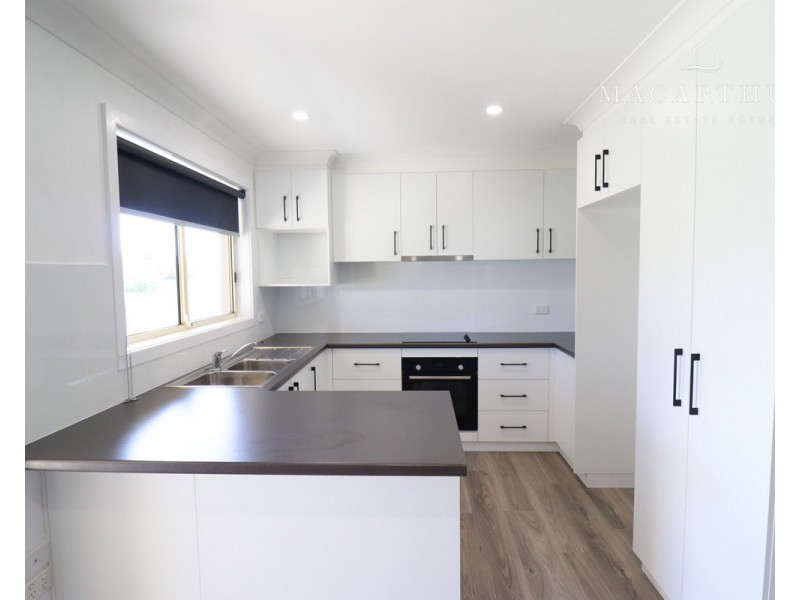 77 Dalman Parkway, Glenfield Park NSW 2650
