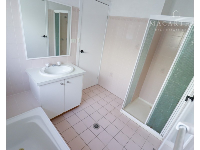 77 Dalman Parkway, Glenfield Park NSW 2650