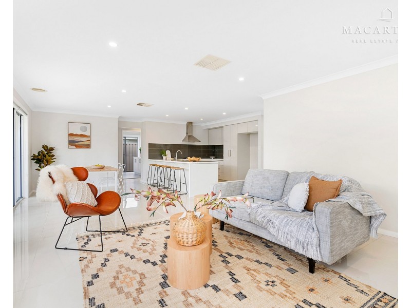 2/8 Kellerman Crescent, Boorooma NSW 2650