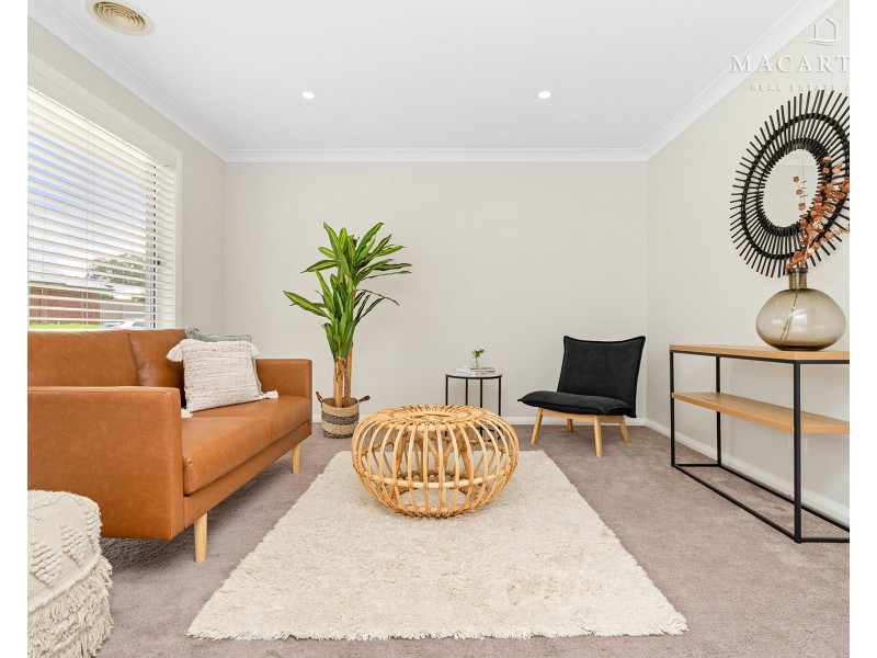 2/8 Kellerman Crescent, Boorooma NSW 2650