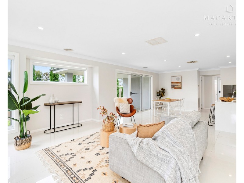 2/8 Kellerman Crescent, Boorooma NSW 2650