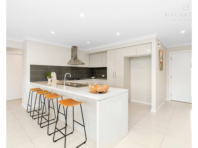 2/8 Kellerman Crescent, Boorooma NSW 2650