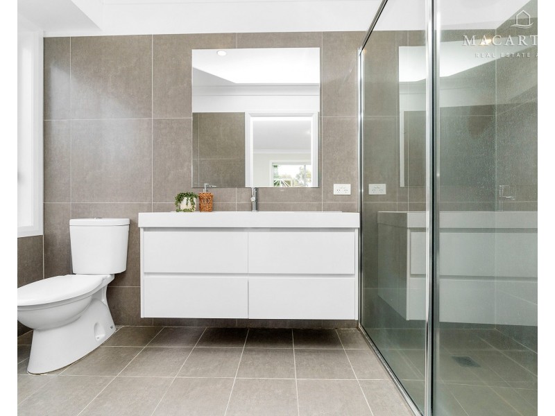 2/8 Kellerman Crescent, Boorooma NSW 2650