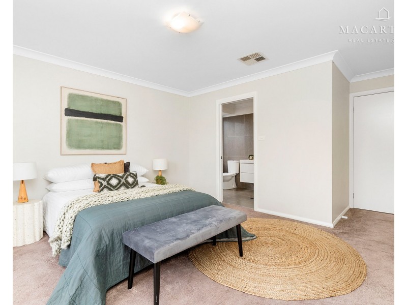 2/8 Kellerman Crescent, Boorooma NSW 2650