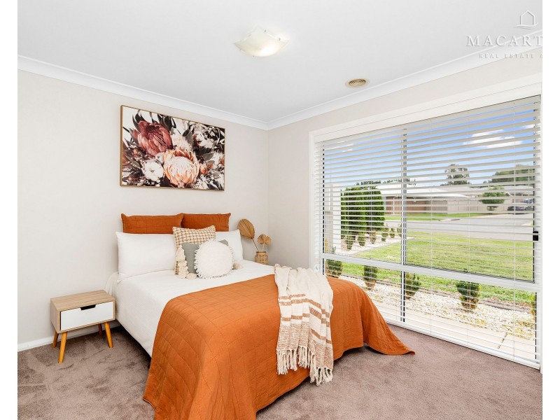 2/8 Kellerman Crescent, Boorooma NSW 2650