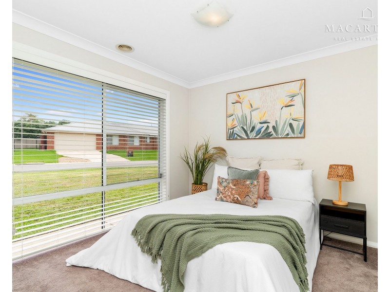 2/8 Kellerman Crescent, Boorooma NSW 2650