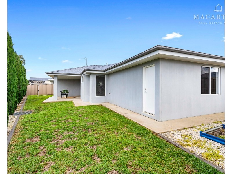 2/8 Kellerman Crescent, Boorooma NSW 2650