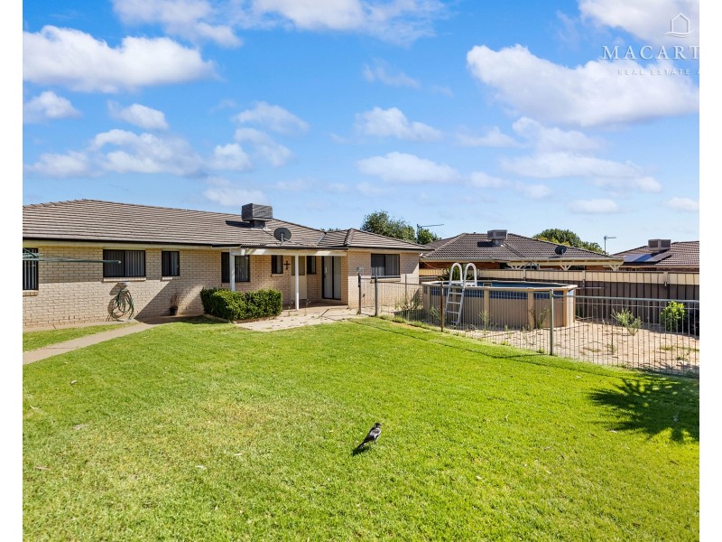 50 Yentoo Drive, Glenfield Park NSW 2650