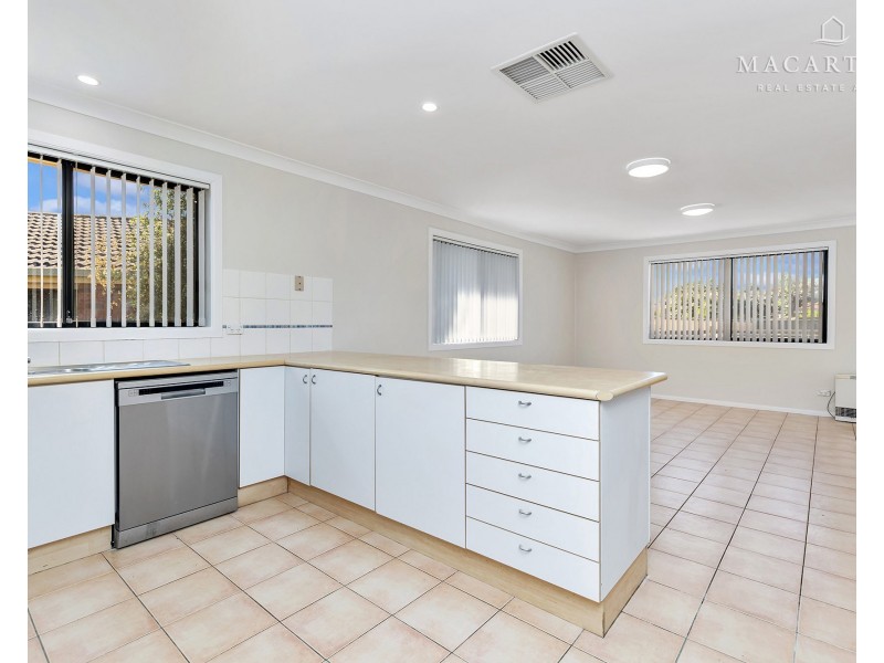 50 Yentoo Drive, Glenfield Park NSW 2650