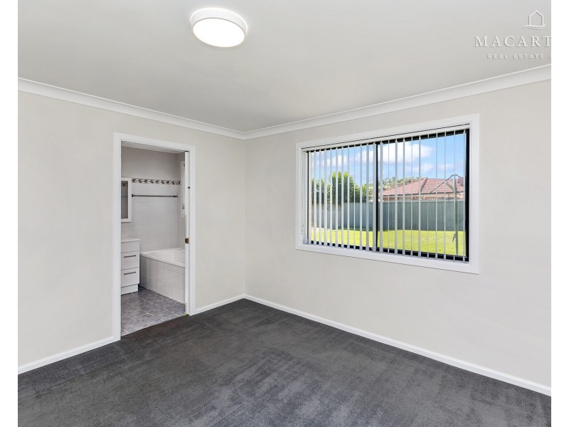 50 Yentoo Drive, Glenfield Park NSW 2650