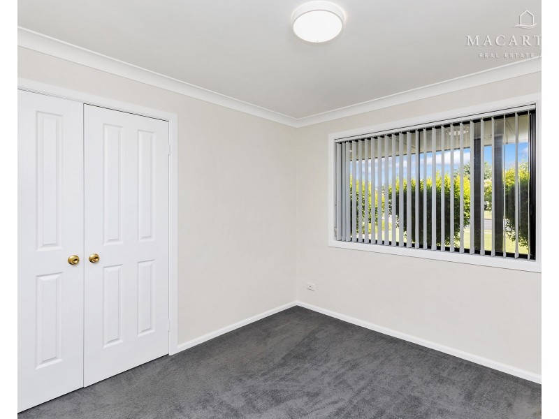 50 Yentoo Drive, Glenfield Park NSW 2650