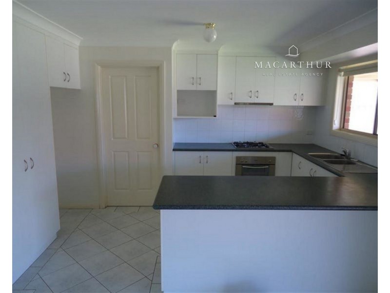 35 Kimba Drive, Glenfield Park NSW 2650