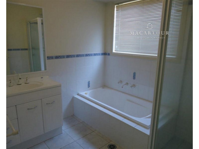 35 Kimba Drive, Glenfield Park NSW 2650