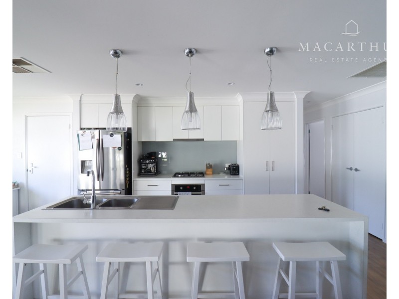6 Comet Place, Estella NSW 2650